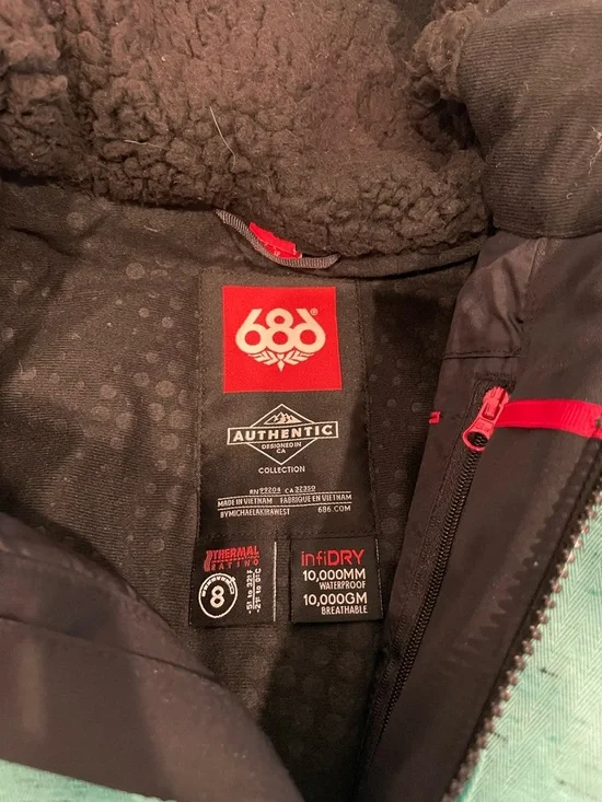 686 Women’s Ski Jacket - Picture 3 of 3